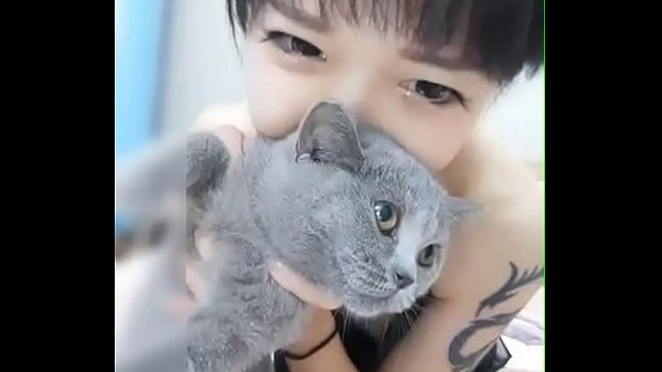 Idol Hàn Quốc Quyến Rũ Khoe Chàng Trai ‘Quái Vật Đụ’ Cuồng Phong